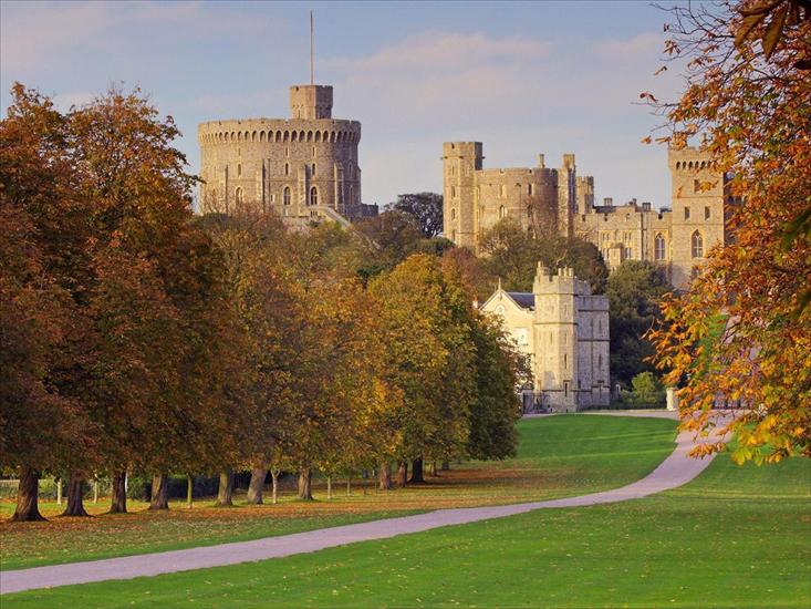 Webshots Premium Wallpapers - The Long Walk in Autumn, Windsor Castle, England.jpg