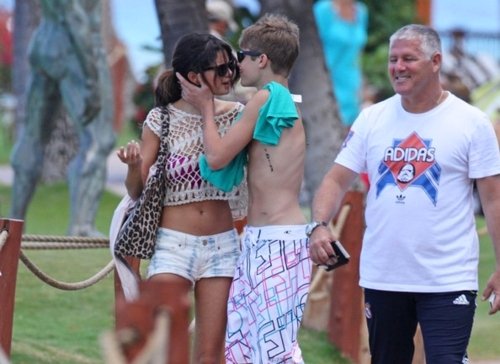 Justin i Selena Na Hawajach - 023.jpg