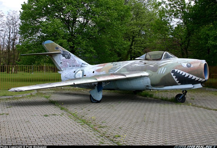 Samoloty  z szachownicą - Lim-2 MiG-15bis.jpg