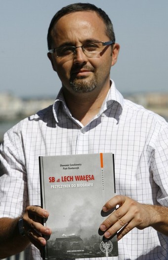 SB a Lech Wałęsa - Piotr Gontarczyk.jpg