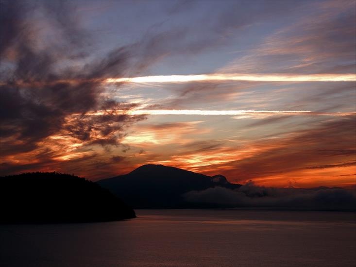 Piękne widoki 2 - sunset_through_clouds-2485.jpg