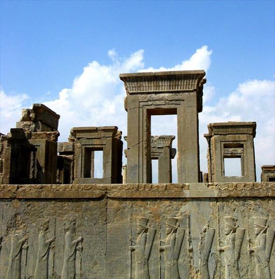 Persja Achemenidów - obrazy - Persepolis_recreated. Ruiny Persepolis.jpg