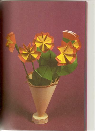 Kompozycje kwiatowe z kwiatów origami ściągnięte z netu - skanuj0029.jpg