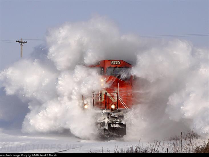 tapety -  LOKOMOTYWY - train_snow_01.jpg