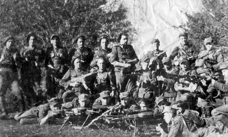 Poland - Anti-com... - Żołnierze I Brygady Podlaskiej Narodowego Zjedno...rkiewicza Ciemnego  stoi 6 od lewej, maj 1947 r.jpeg