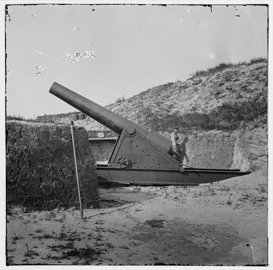 Marynarka, artyleria - libofcongr271 Morris Island, S.C. Interior view with another mounted gun, Fort Putnam.jpg