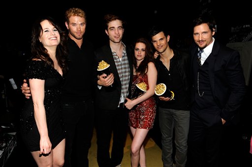 MTV Movie Awards 2011 - Pattinsonlife-MTVBS09-7.jpg