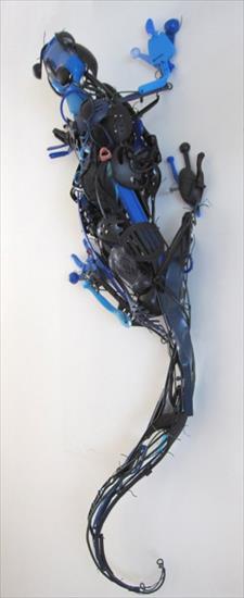  Sayaka Ganz - szkielety z recyklingu - Sparkle10s.jpg