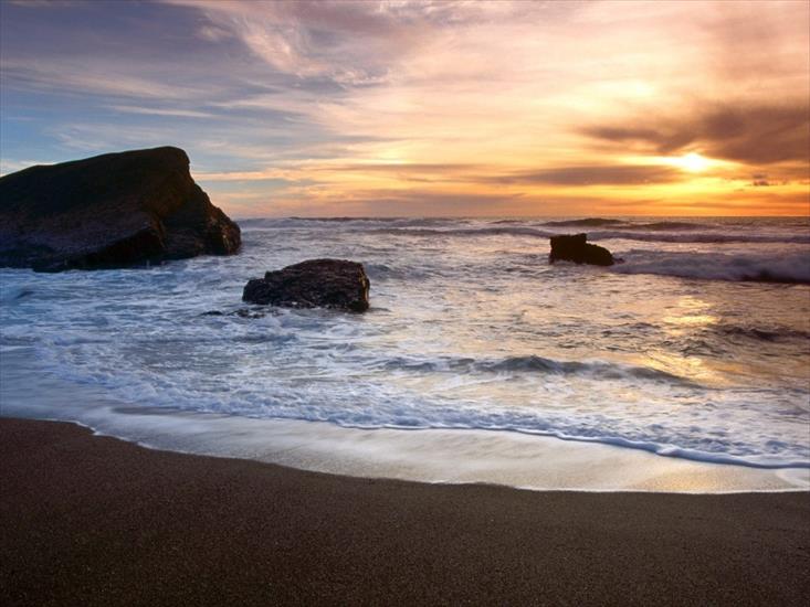 Images - greyhound_rock_beach_santa_cruz_county_califor-800x600.jpg