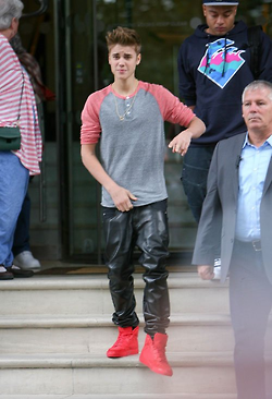 Justin Bieber London - fdthrthrt.jpg