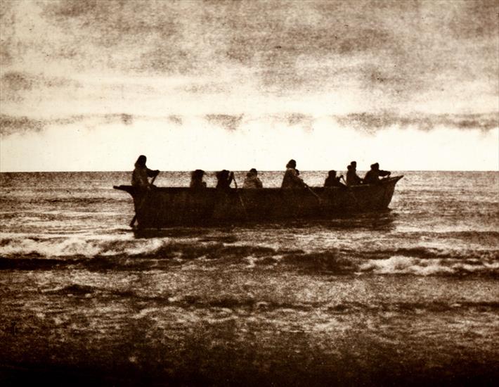 Photos of Indians... - 1910-1925 Edward S. Curtis  Dpart pour la chasse...hunting for the whale, Cape of Prince de Galles,.jpg