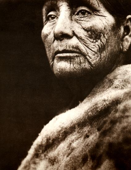 Photos of Indians Edward S. Curtis - 1910-1925 Edward S. Curtis  Femme Hupa, Hupa Woman.jpg