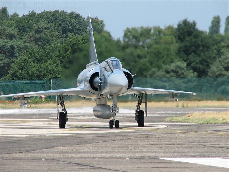 Mirage 2000  francuski samolot myśliwski i myśliwsko-szturmowy - Mirage 2000 - kołowanie na pas startowy.JPG