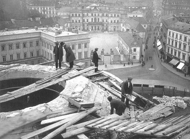 Polska - Na zdjęciu widać prace prowadzone w maju 1925r. W tle pałac Bruhla..jpg