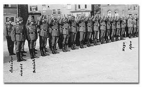 Żydzi w niemieckim aparacie terroru - HitlersJewishSoldiers1.jpg